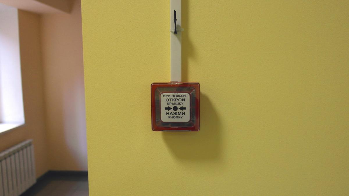 Монтаж пожарной сигнализации в школе.
